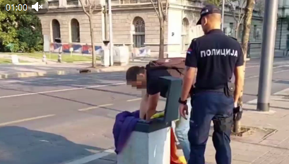 Ударна застава „параде“ срама, бачена у смеће, где јој је и место!